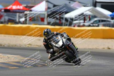 media/Apr-09-2022-SoCal Trackdays (Sat) [[c9e19a26ab]]/Turn 2 (1140am)/